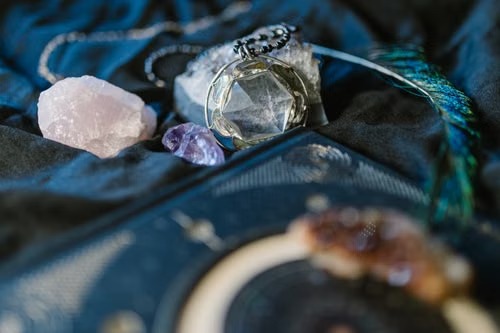 Blue Sapphire (Neelam): 7 Signs It's Working — And 5 Signs You Should Remove It Immediately