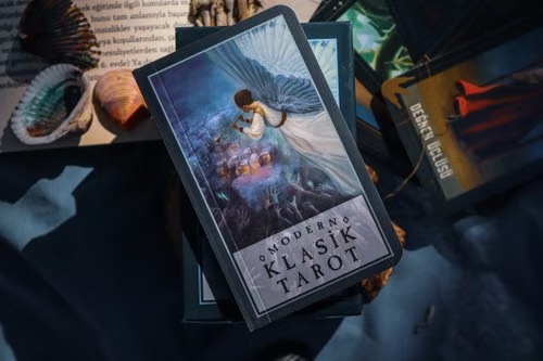 The 3-Card Tarot Spread: Your Most Useful Daily Reading (Past, Present, Future)